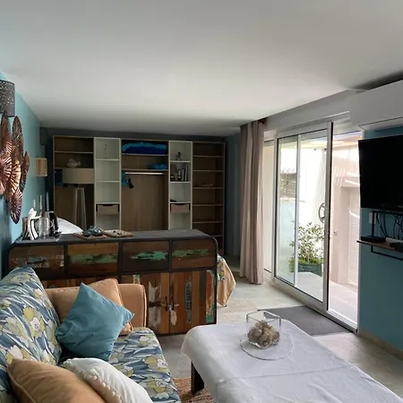 Les Terrasses Des Anthenors Bed & Breakfast *